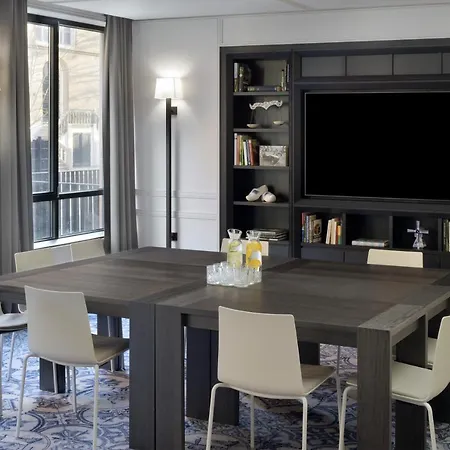 Hotell Mövenpick 4*