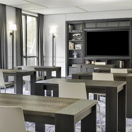 Hotel Moevenpick 4*